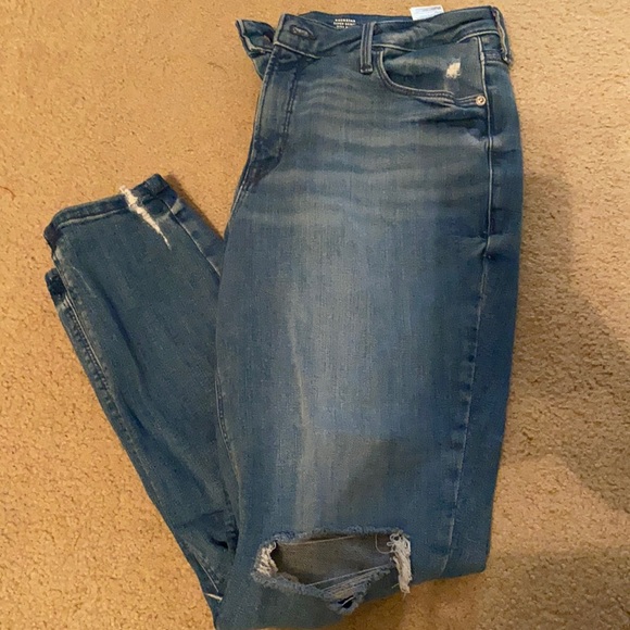 Denim - Old Navy Rockstar High Rise Super Skinny Jean